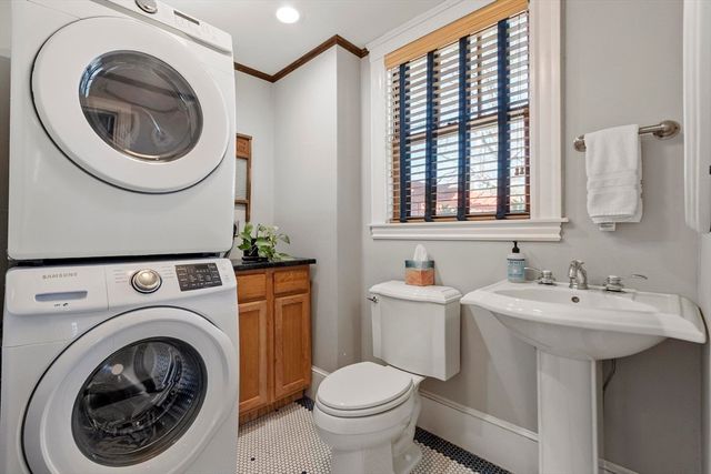78 Chestnut St, Haverhill, MA 01830