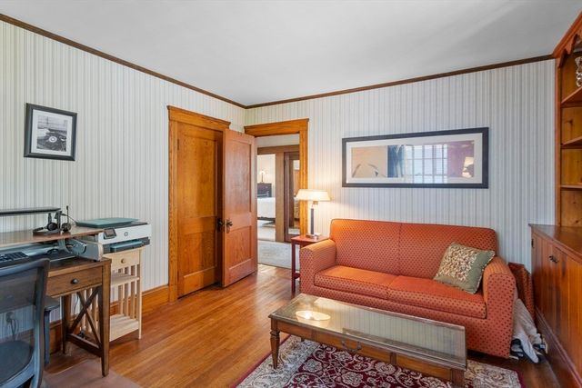 78 Chestnut St, Haverhill, MA 01830