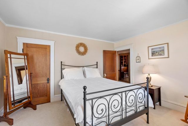78 Chestnut St, Haverhill, MA 01830