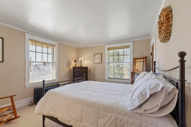 78 Chestnut St, Haverhill, MA 01830