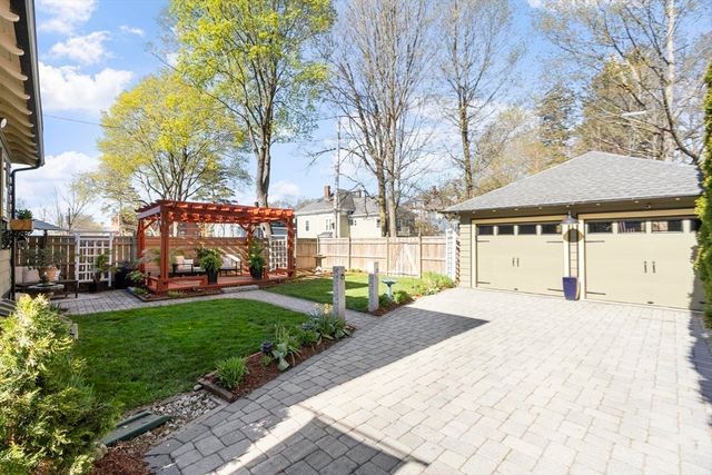 78 Chestnut St, Haverhill, MA 01830