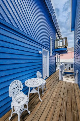 8432 W GULF BOULEVARD Jellyfish, Treasure Island, FL 33706