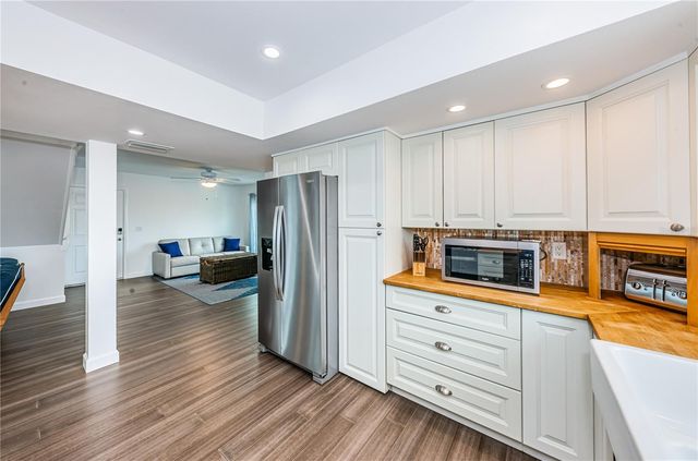 8432 W GULF BOULEVARD Jellyfish, Treasure Island, FL 33706