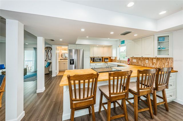 8432 W GULF BOULEVARD Jellyfish, Treasure Island, FL 33706