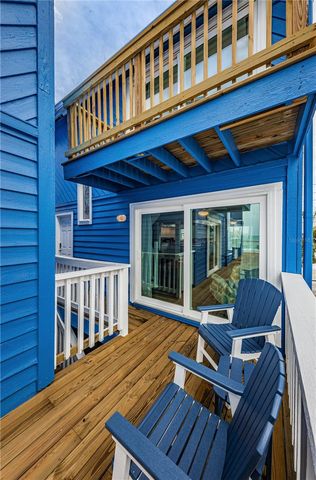 8432 W GULF BOULEVARD Jellyfish, Treasure Island, FL 33706