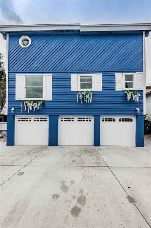 8432 W GULF BOULEVARD Jellyfish, Treasure Island, FL 33706