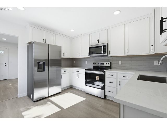 11641 Ne SISKIYOU St, Portland, OR 97220