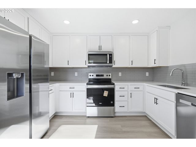11641 Ne SISKIYOU St, Portland, OR 97220