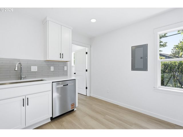 11641 Ne SISKIYOU St, Portland, OR 97220