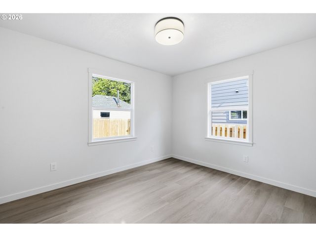 11641 Ne SISKIYOU St, Portland, OR 97220