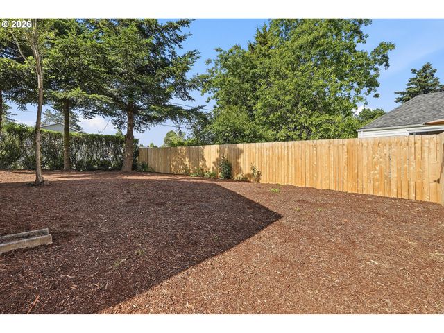 11641 Ne SISKIYOU St, Portland, OR 97220