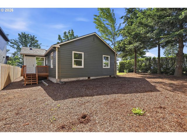 11641 Ne SISKIYOU St, Portland, OR 97220