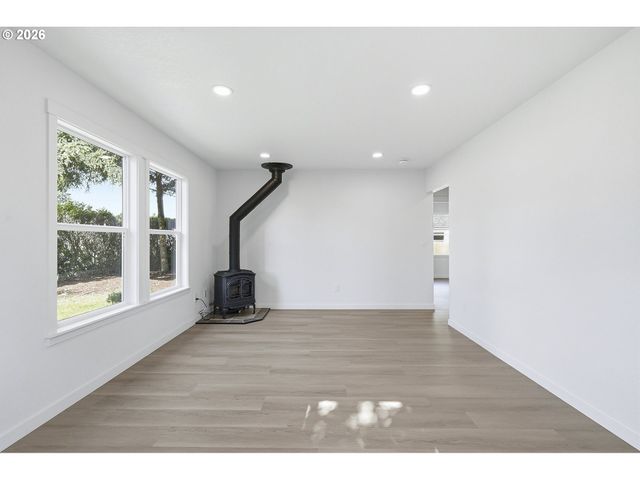 11641 Ne SISKIYOU St, Portland, OR 97220