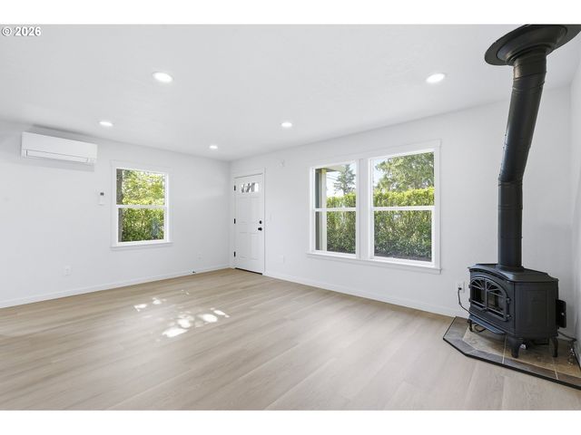 11641 Ne SISKIYOU St, Portland, OR 97220