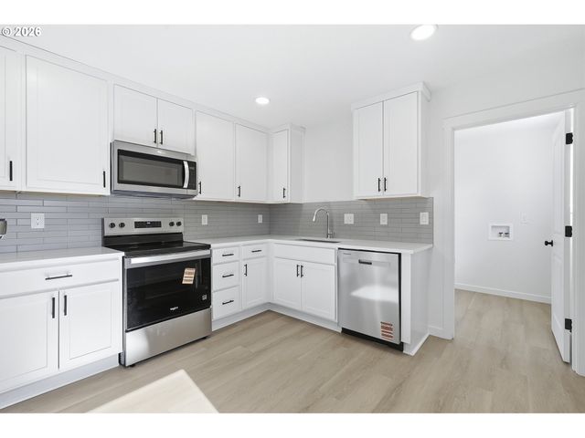 11641 Ne SISKIYOU St, Portland, OR 97220