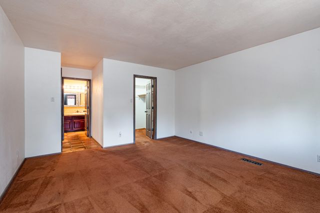 6205 Sabre Court NW, Albuquerque, NM 87107
