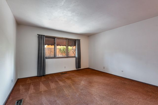 6205 Sabre Court NW, Albuquerque, NM 87107