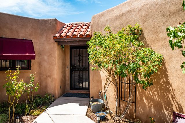 6205 Sabre Court NW, Albuquerque, NM 87107