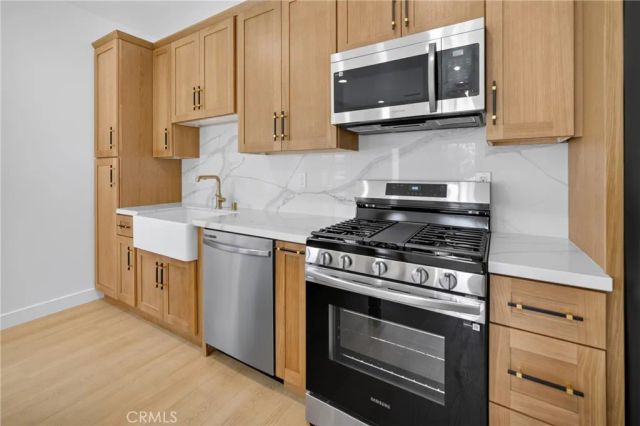 2937 10th Avenue, Los Angeles, CA 90018
