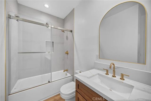 2937 10th Avenue, Los Angeles, CA 90018