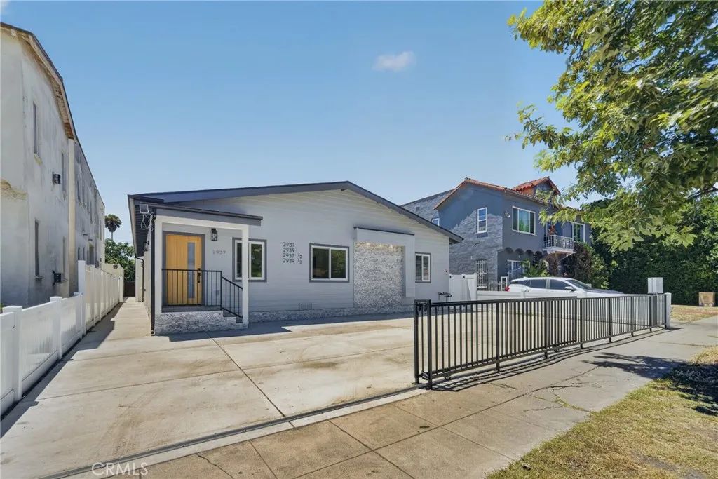 2937 10th Avenue, Los Angeles, CA 90018