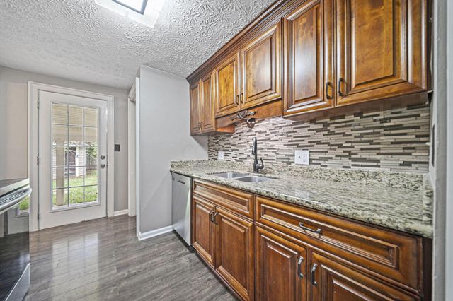 2349 Warfield Drive, Grove City, OH 43123