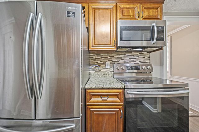 2349 Warfield Drive, Grove City, OH 43123