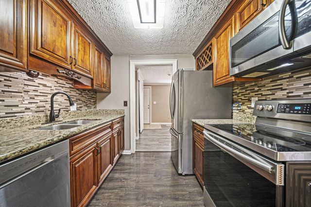 2349 Warfield Drive, Grove City, OH 43123
