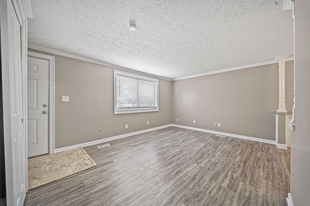 2349 Warfield Drive, Grove City, OH 43123