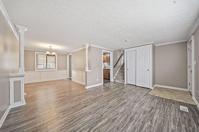 2349 Warfield Drive, Grove City, OH 43123