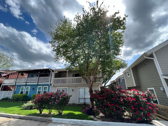 129 April Point Drive N, Conroe, TX 77356