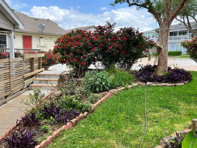 129 April Point Drive N, Conroe, TX 77356