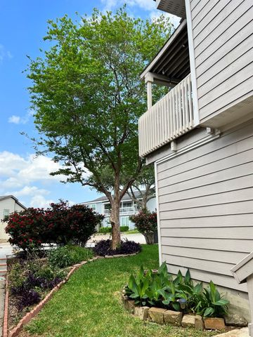 129 April Point Drive N, Conroe, TX 77356