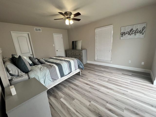 129 April Point Drive N, Conroe, TX 77356