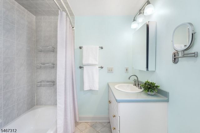 7 Prospect St, Far Hills Boro, NJ 07931