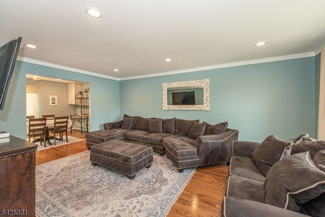 22 Elmwood Rd, Verona Twp., NJ 07044