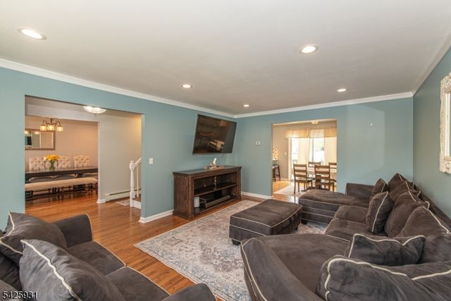 22 Elmwood Rd, Verona Twp., NJ 07044