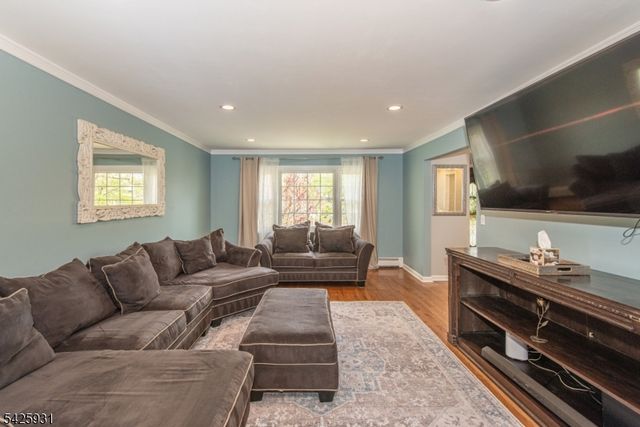22 Elmwood Rd, Verona Twp., NJ 07044