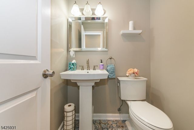22 Elmwood Rd, Verona Twp., NJ 07044