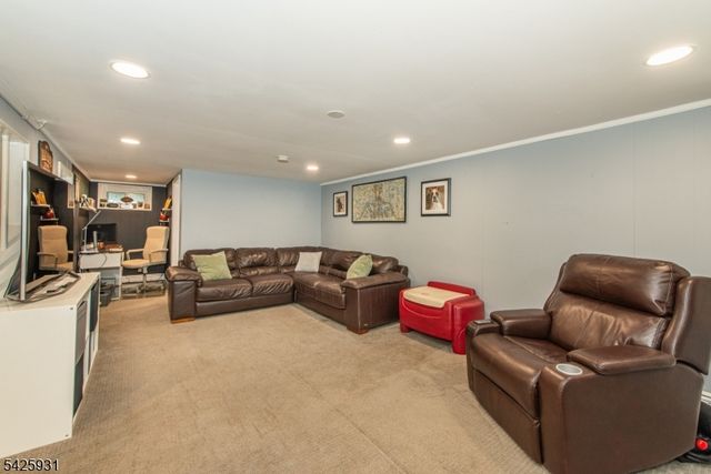 22 Elmwood Rd, Verona Twp., NJ 07044