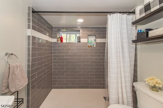 22 Elmwood Rd, Verona Twp., NJ 07044