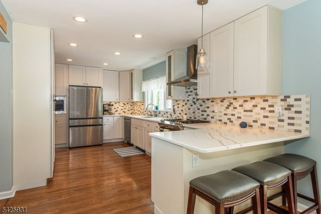 22 Elmwood Rd, Verona Twp., NJ 07044