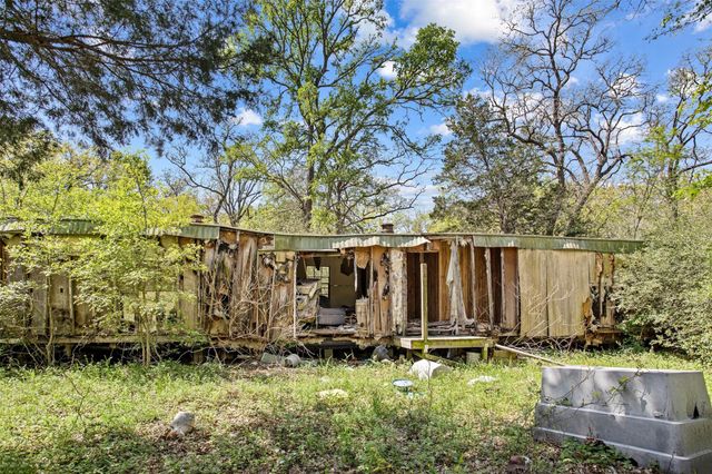 1156 Deerwood DR, Elgin, TX 78621