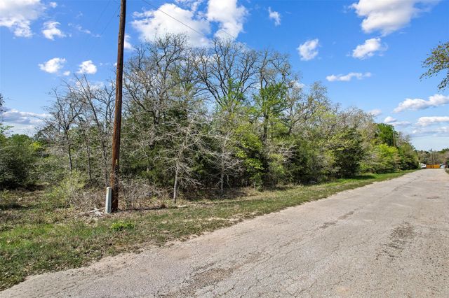 1156 Deerwood DR, Elgin, TX 78621