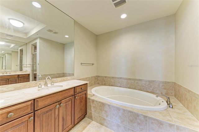 140 RIVIERA DUNES WAY 605, Palmetto, FL 34221