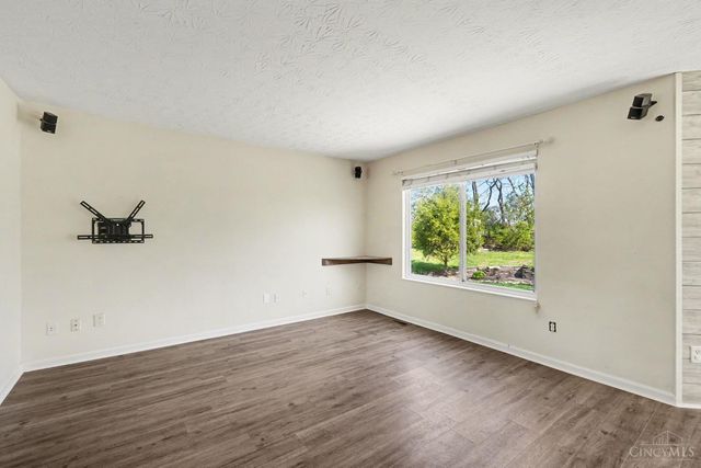 6492 Abingdon Hall, Hamilton Twp, OH 45152