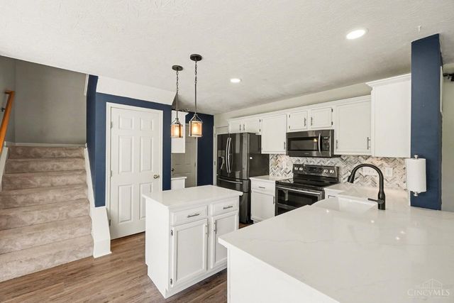 6492 Abingdon Hall, Hamilton Twp, OH 45152