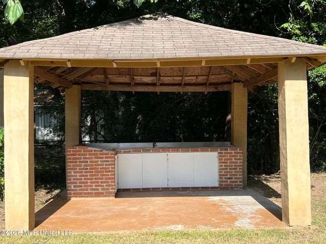 5726 Medallion Drive, Jackson, MS 39211