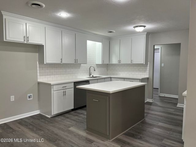 5726 Medallion Drive, Jackson, MS 39211