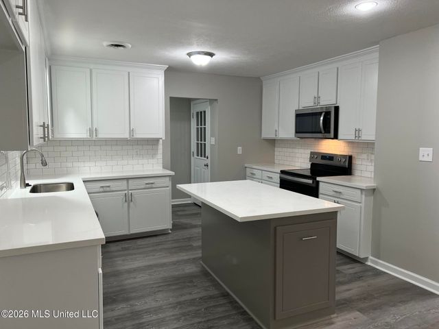 5726 Medallion Drive, Jackson, MS 39211